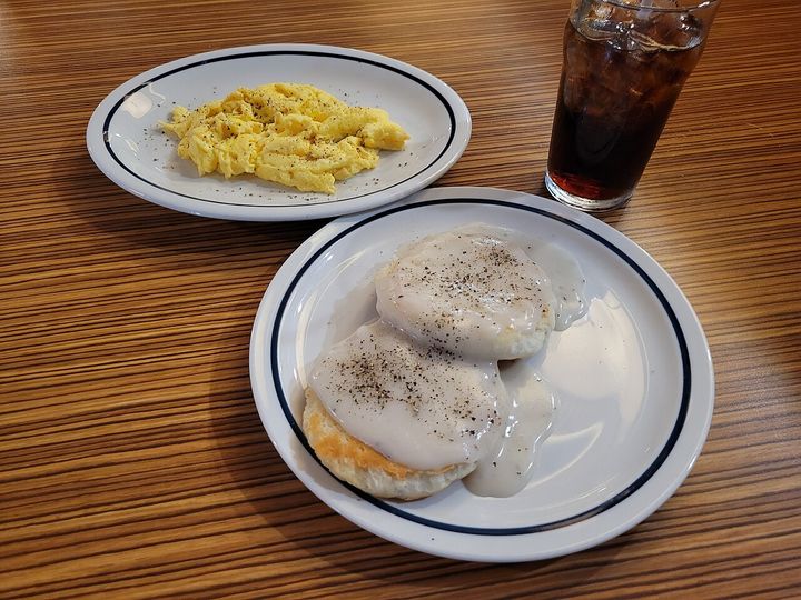 Eggs with Gravy (Diner Style)